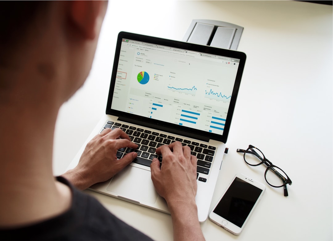 IA et marketing digital optimisant stratégie de contenu.