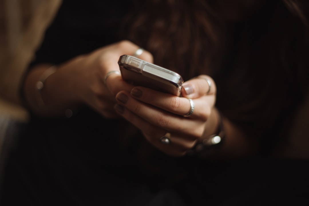 Marketing digital : stratégie, SEO, réseaux sociaux, conversion client.