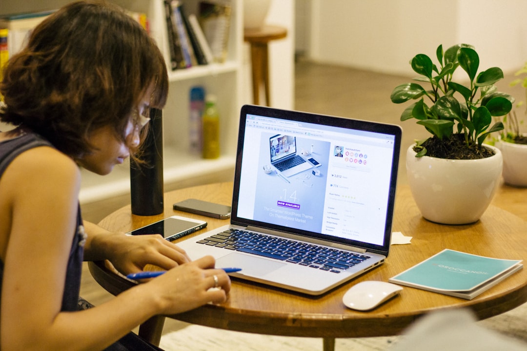 Stratégies marketing digital pour présence en ligne.